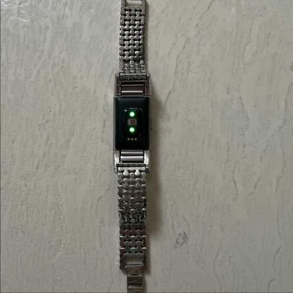 • FitBit Charge 2 smartwatch bundle with bands • - Picture 8 of 11